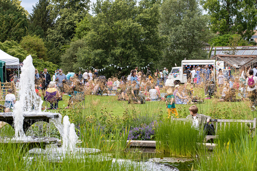 CUBG main lawn, fountains and stalls at 175th party